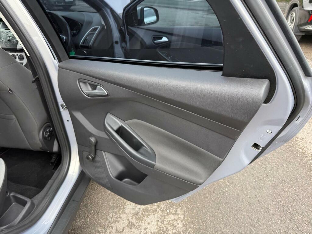 Ford Focus Estate Black #23