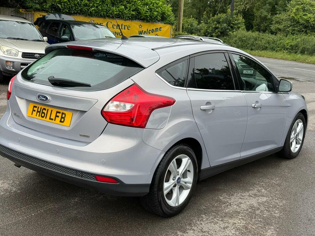 Ford Focus Estate Black #6