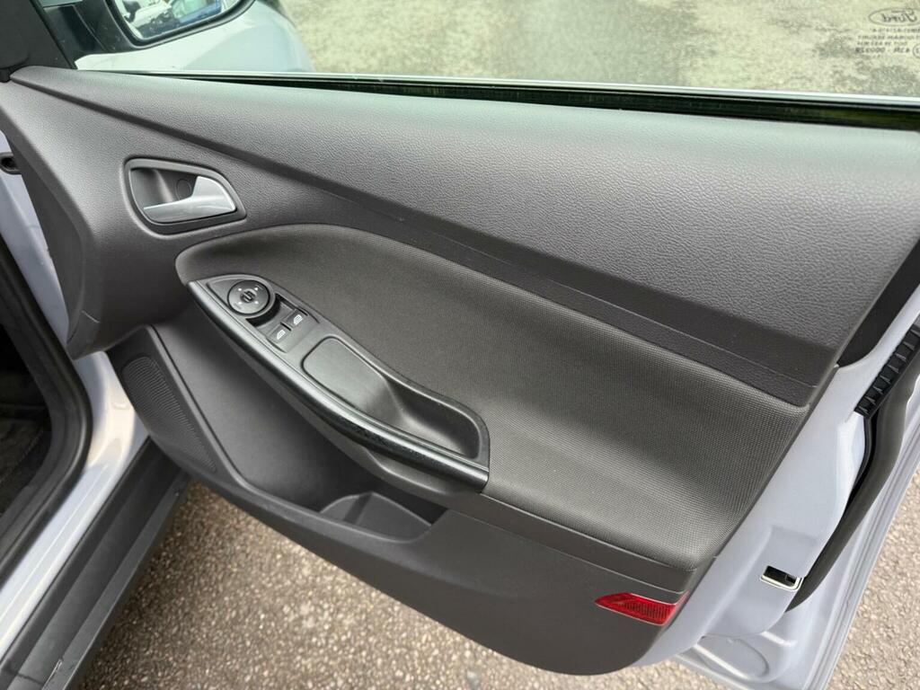 Ford Focus Estate Black #54