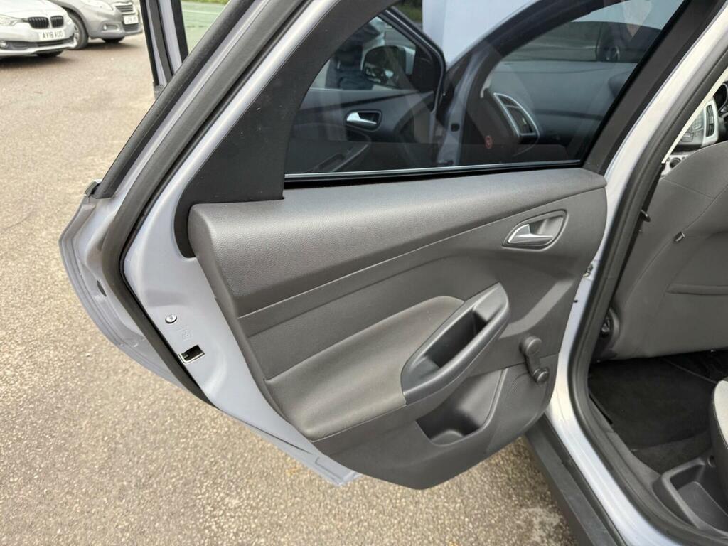 Ford Focus Estate Black #21
