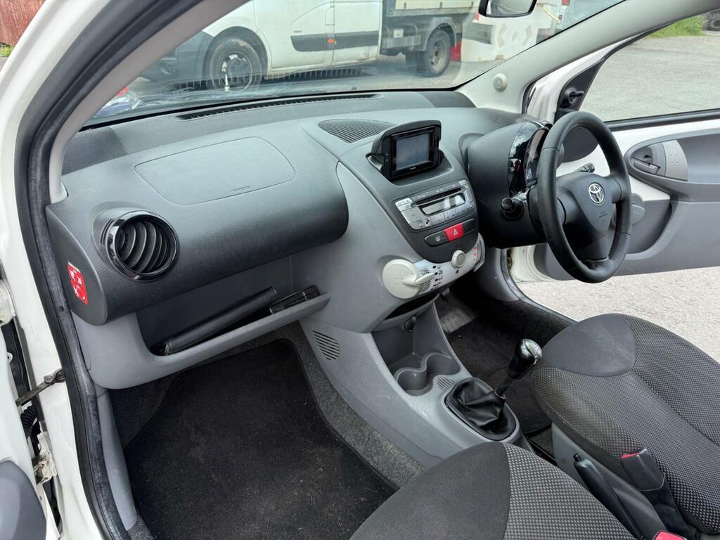 Toyota Aygo Vvt-i Go 67 Grey #42