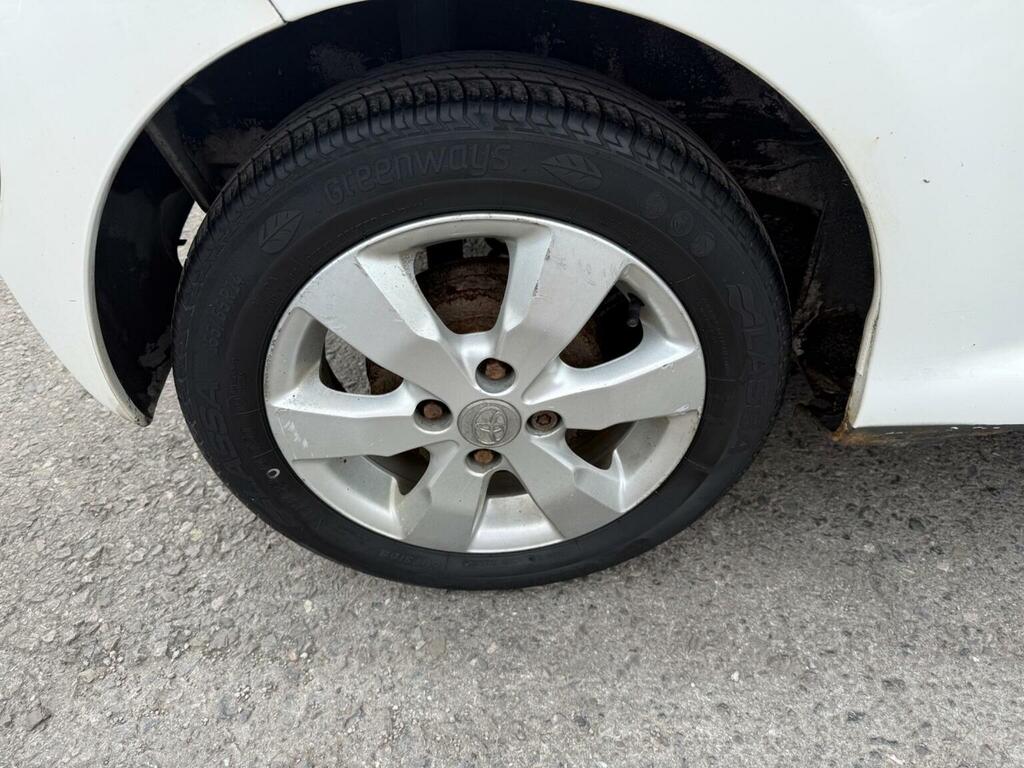 Toyota Aygo Vvt-i Go 67 Grey #24