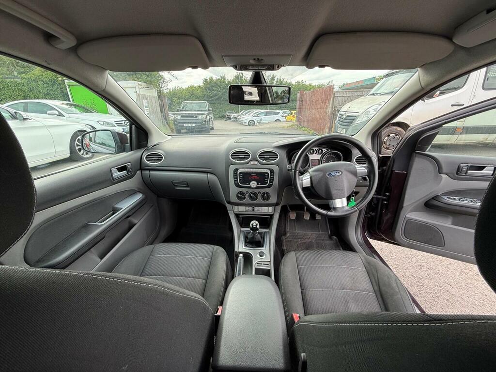 Ford Focus Zetec Climate 5-Door Silver #35