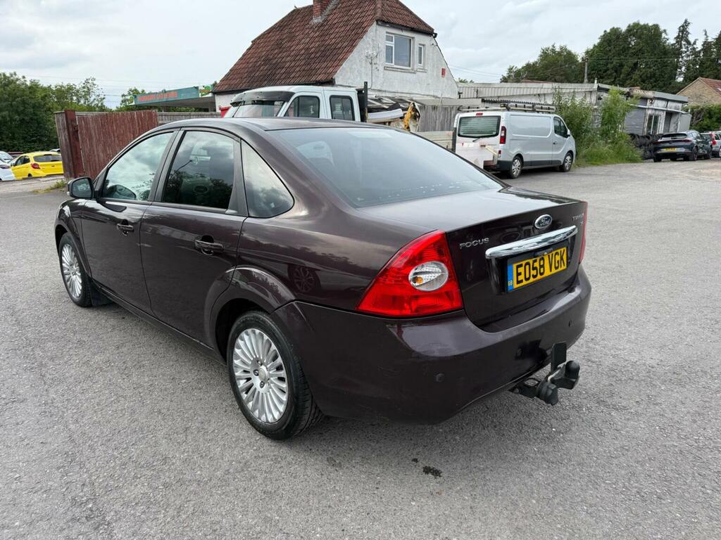 Ford Focus Zetec Climate 5-Door Silver #4
