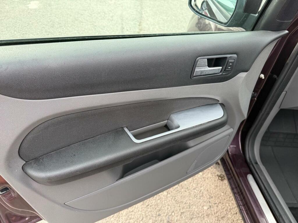 Ford Focus Zetec Climate 5-Door Silver #15