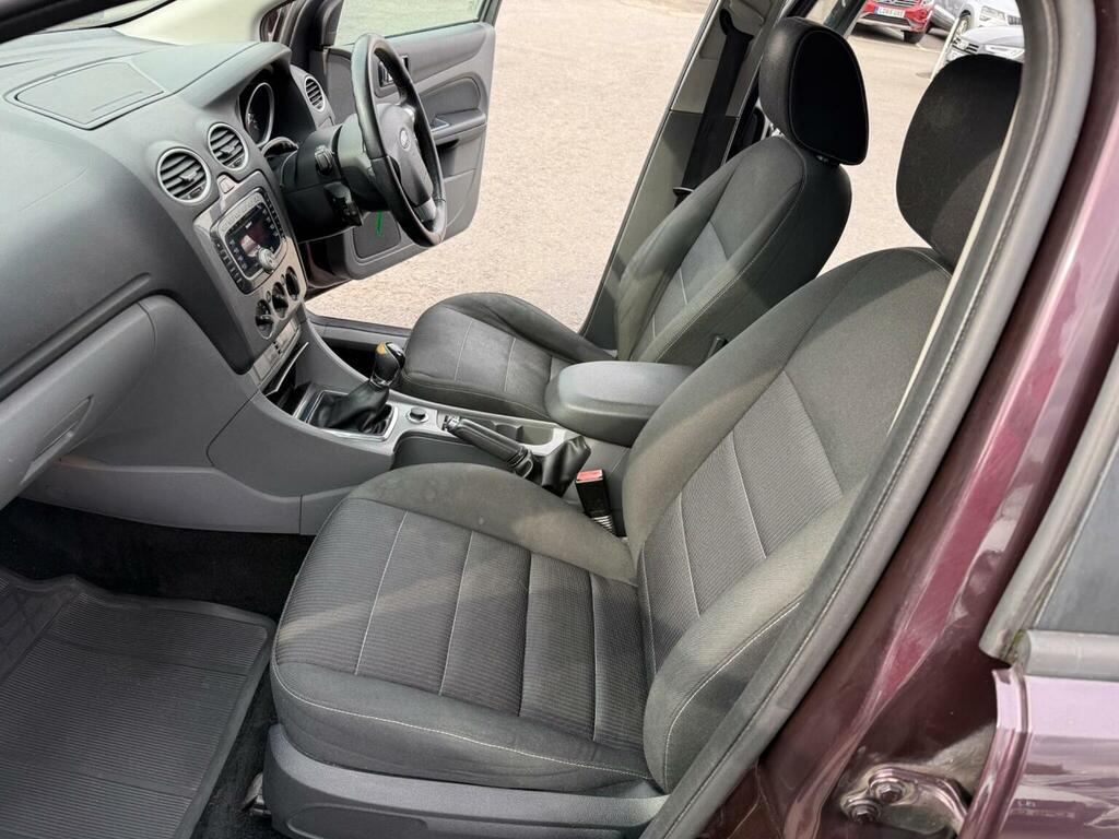 Ford Focus Zetec Climate 5-Door Silver #37