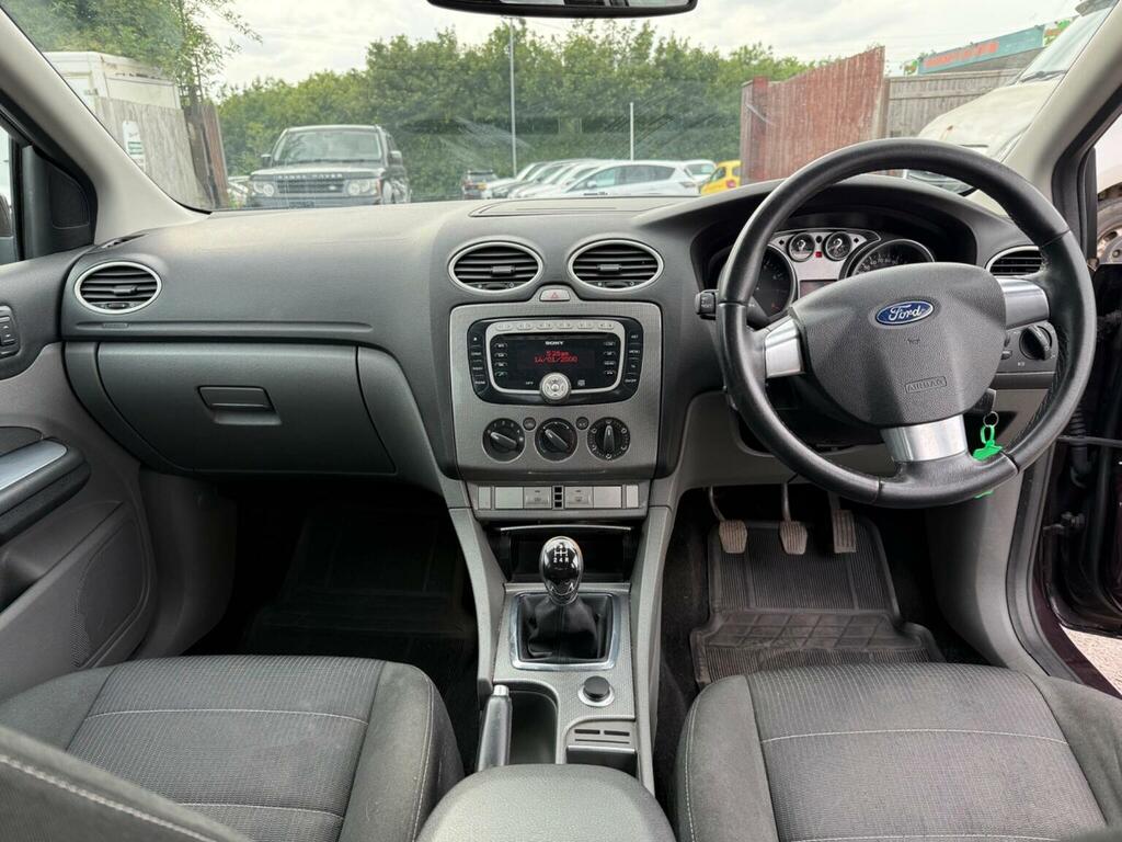 Ford Focus Zetec Climate 5-Door Silver #11