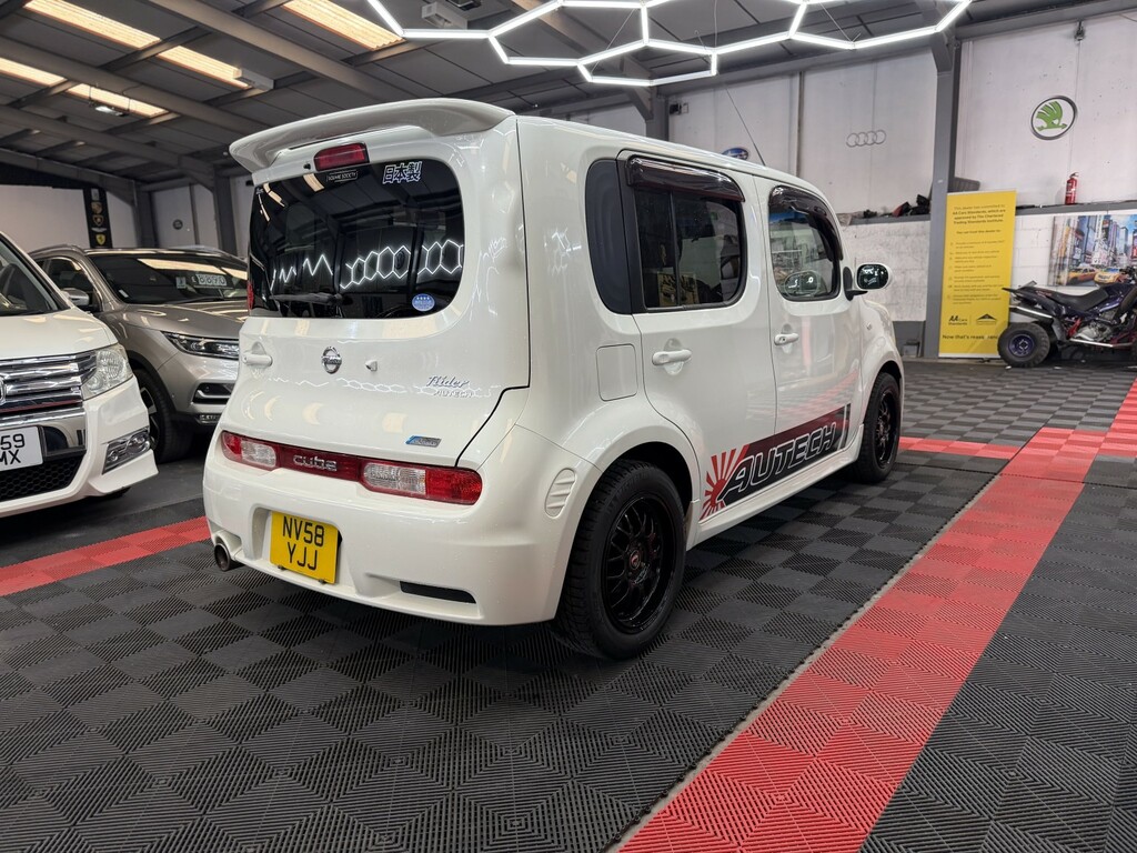 Nissan Cube Hatchback 1.6 2019 Red #28