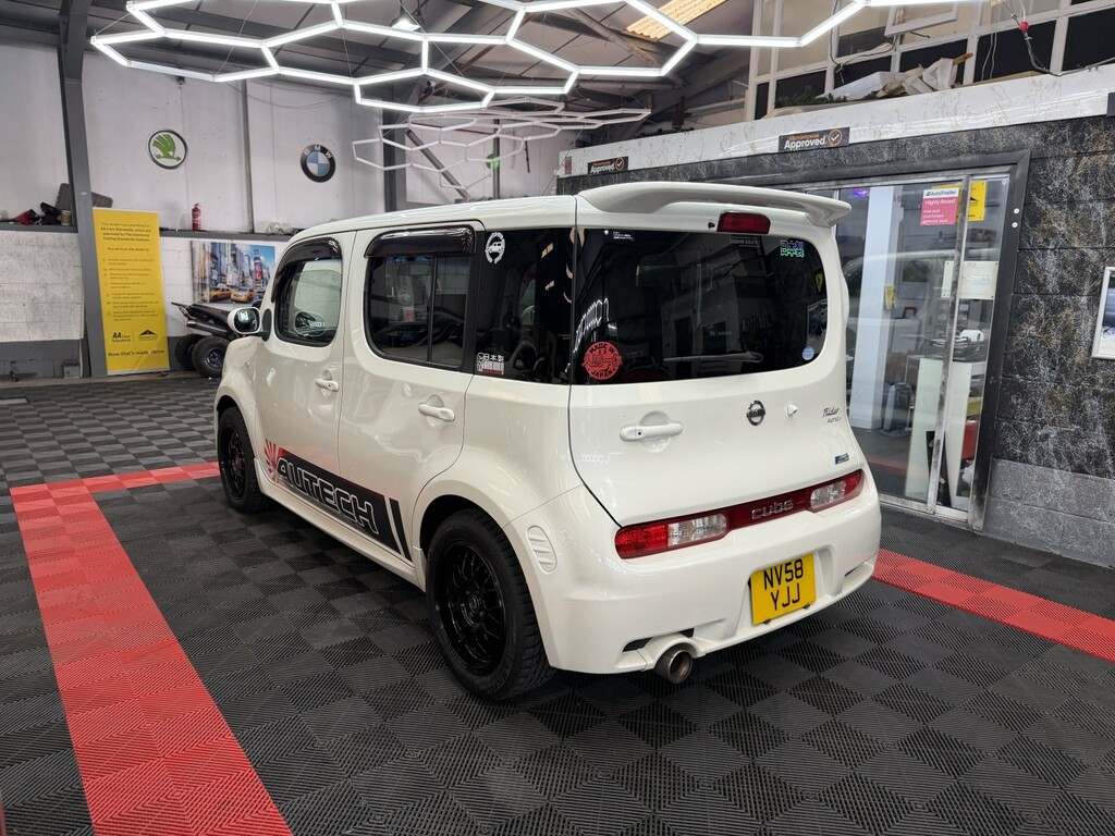 Nissan Cube Hatchback Rider 1.4 200919 White #2