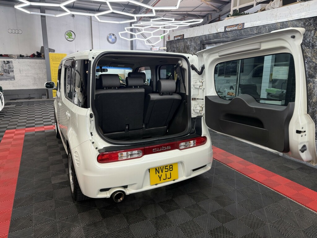 Nissan Cube Hatchback 1.6 2019 Red #12