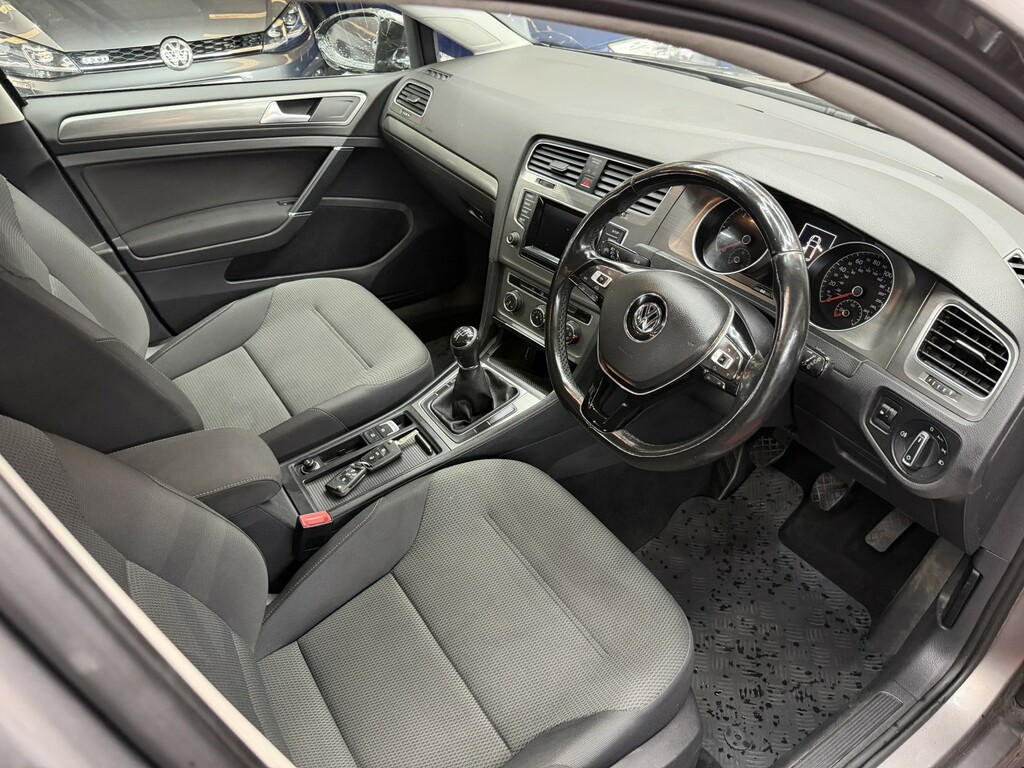 Volkswagen Golf Hatchback 1.6 Tdi Bluemotion Tech Se 201313 PJ13XJW Grey #2