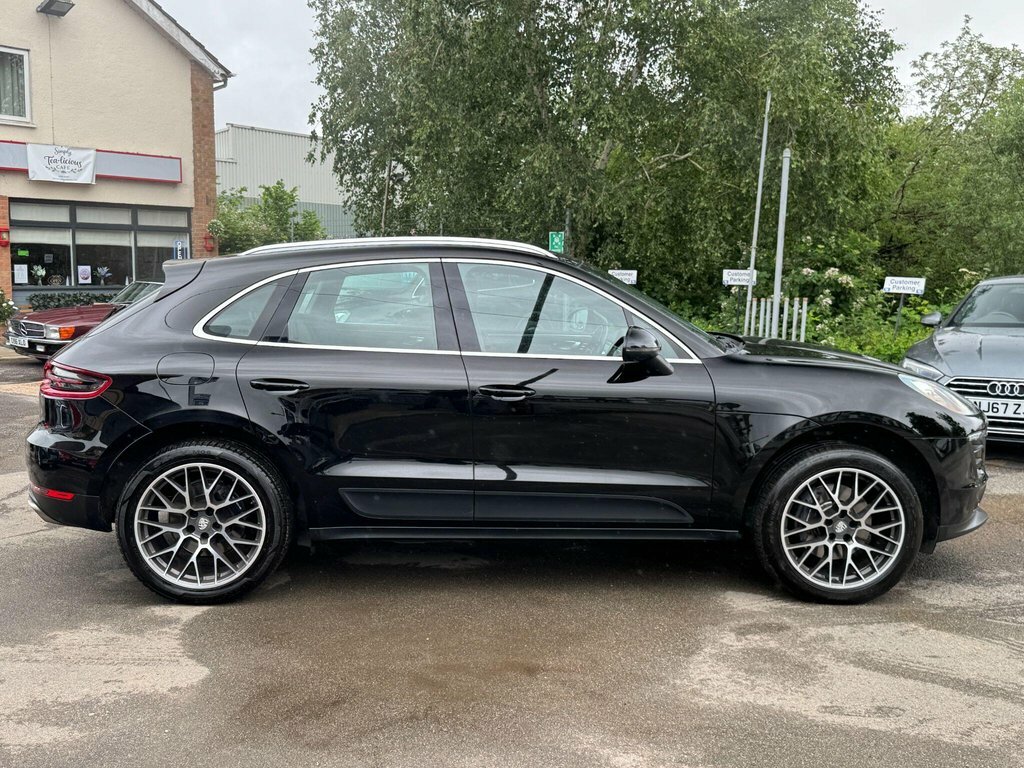 Porsche Macan Suv GY65FOM Black #2