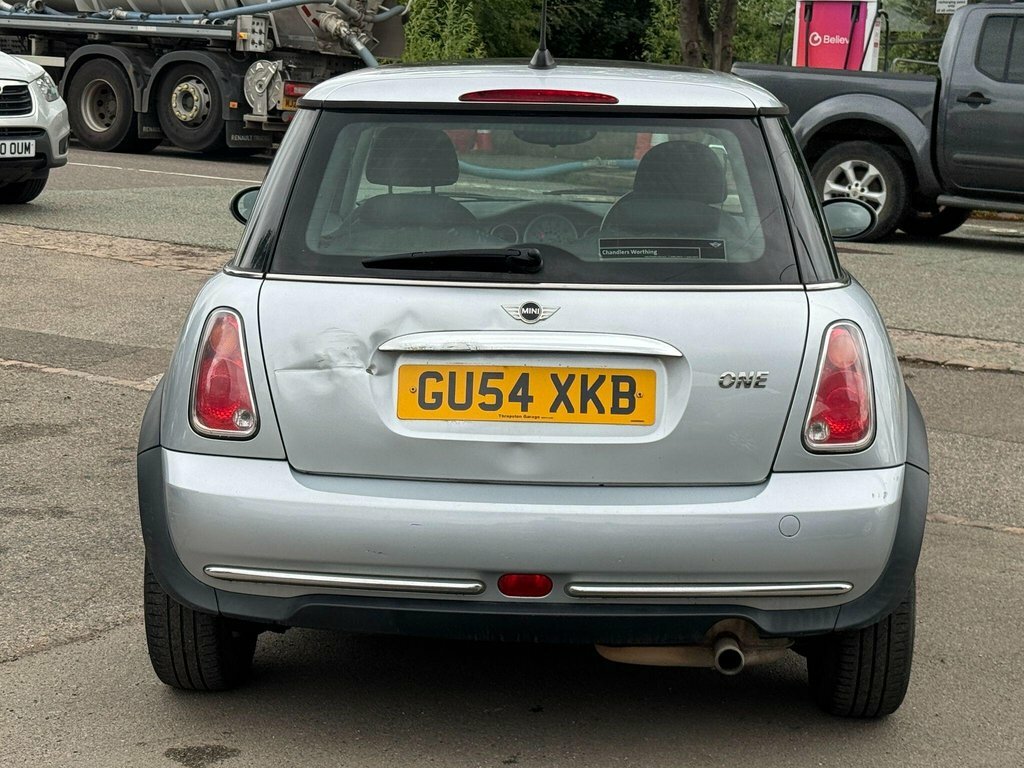 Mini Hatch 1.6L One Silver #4