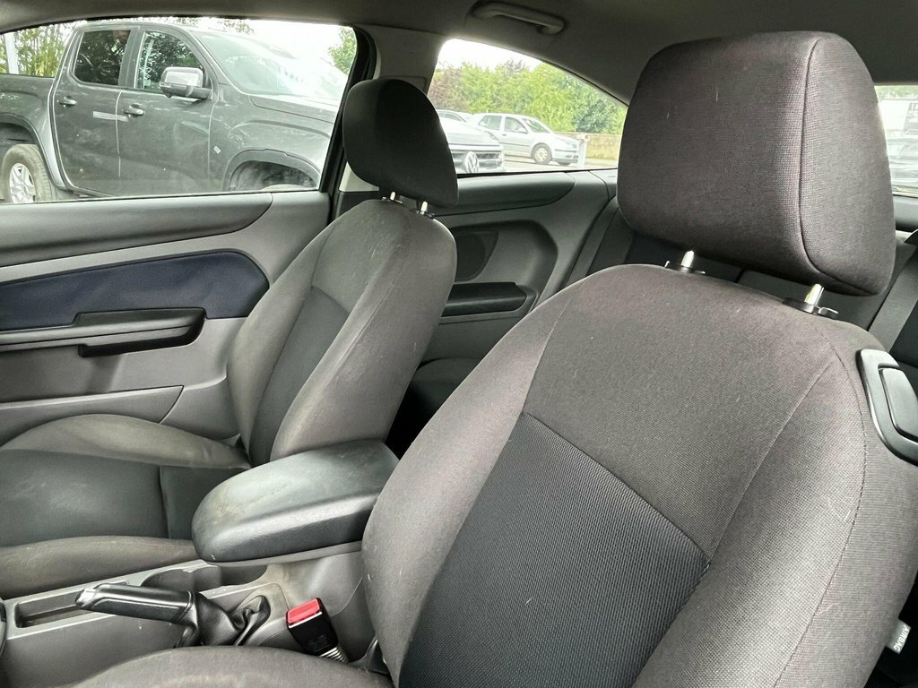 Ford Focus Ghia Blue #13