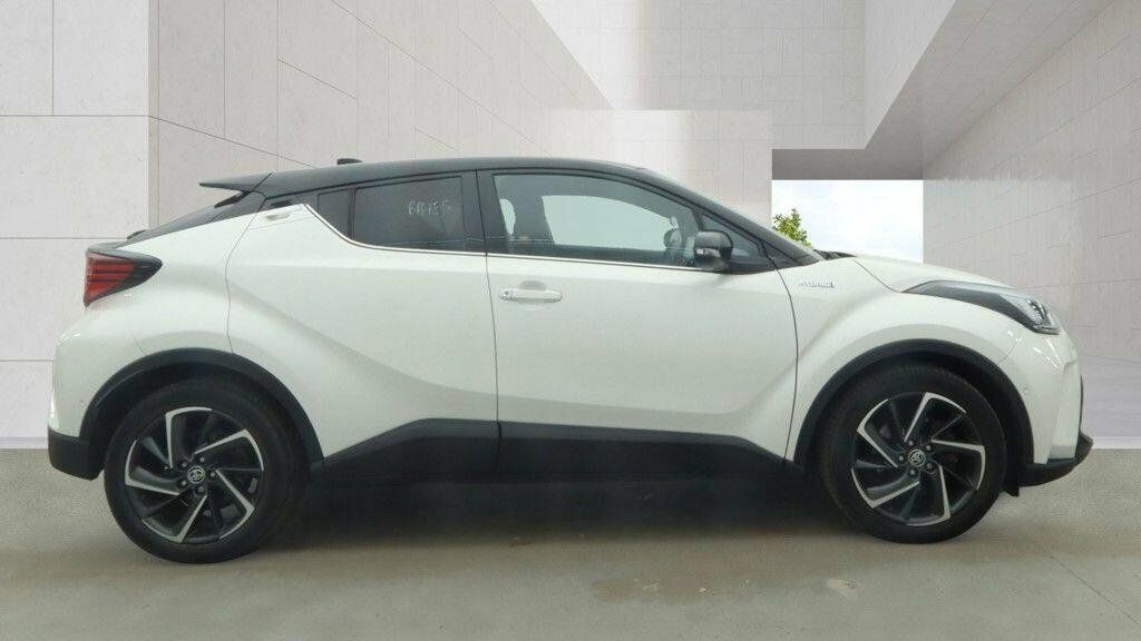 Toyota C-Hr 2L Dynamic White #2