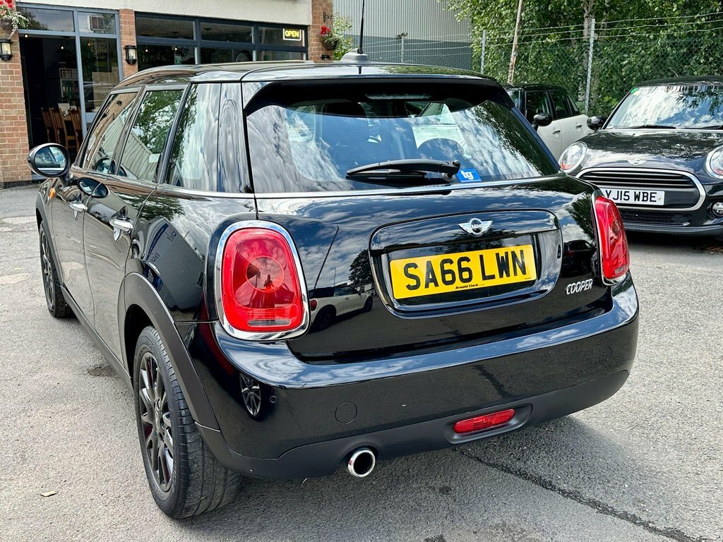 Mini Hatch 1.5L Cooper Black #5