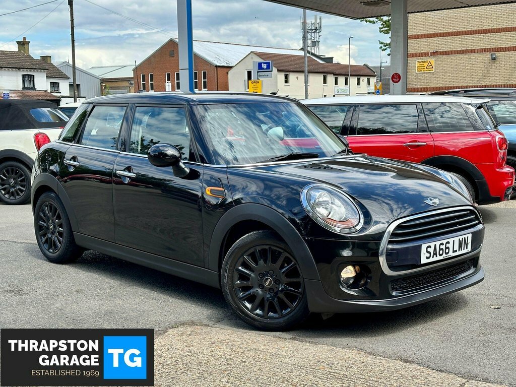 Mini Hatch 1.5L Cooper Black