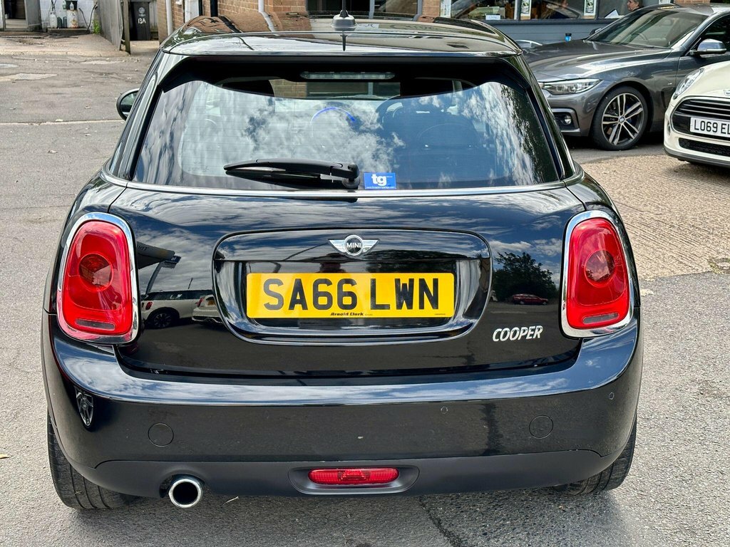 Mini Hatch 1.5L Cooper Black #6