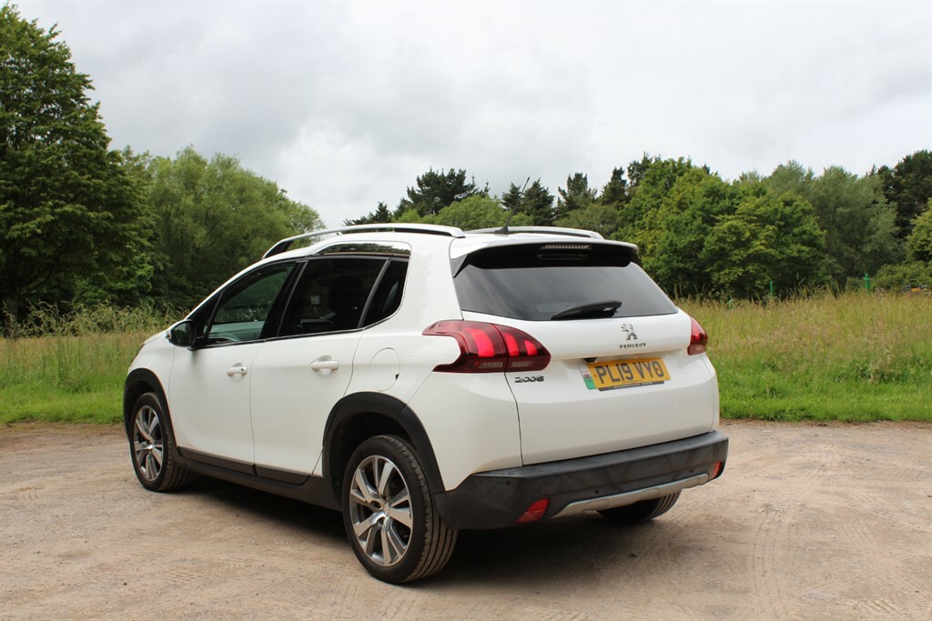 Peugeot 2008 Puretech Ss Allure Premium PL19VYO White #5