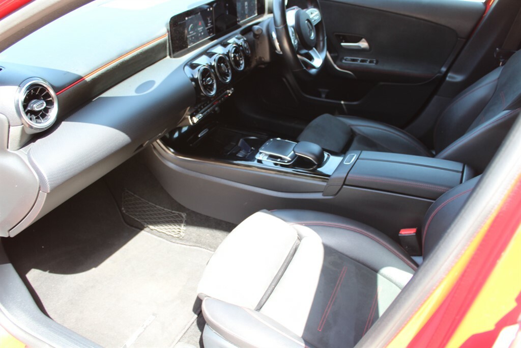Mercedes-Benz 200 C Amg Line Premium Black #17