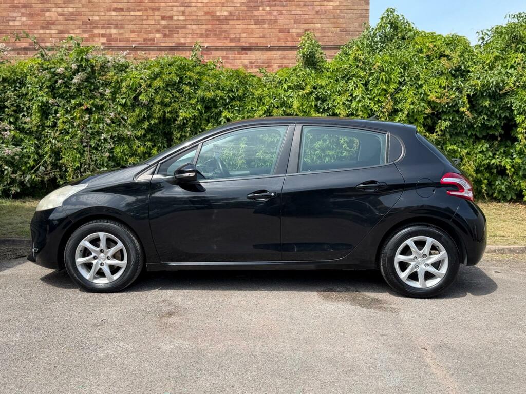 Peugeot 208 Active Black #3