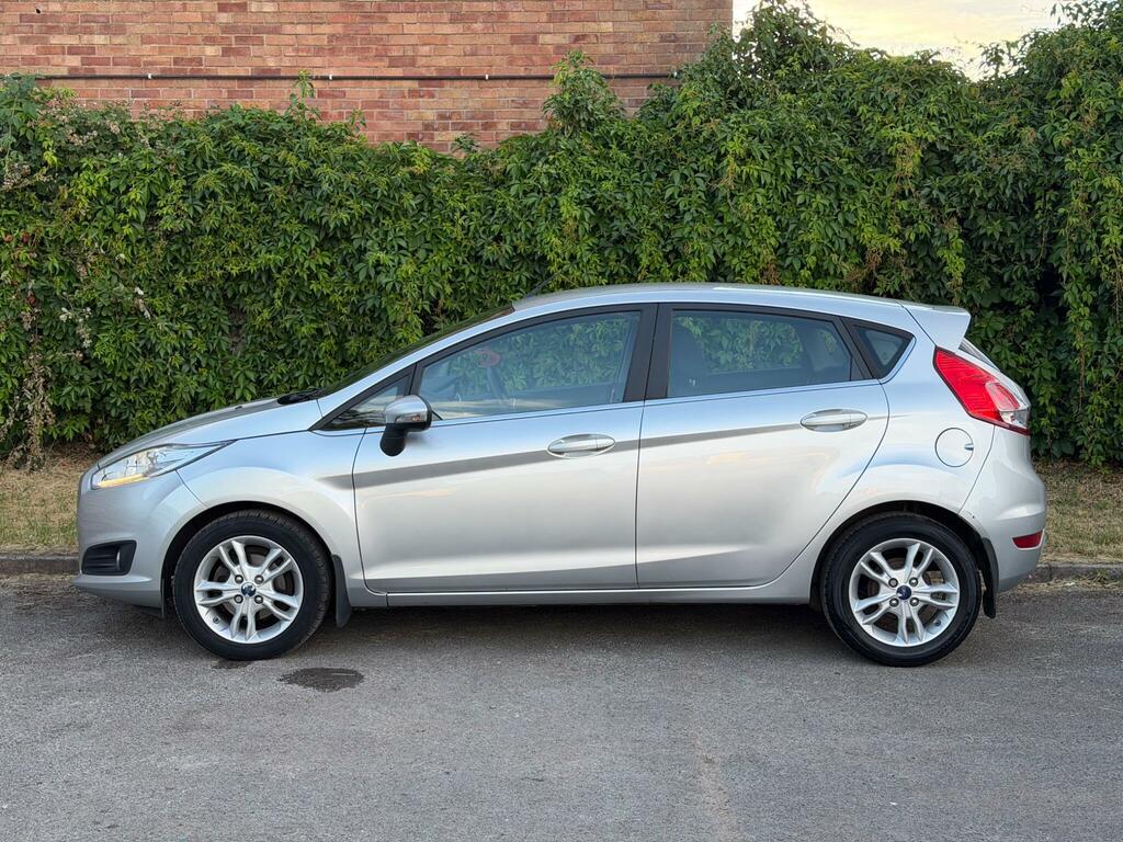 Ford Fiesta Zetec Silver #4