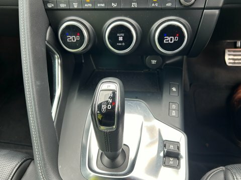 Jaguar E-Pace Core Red #25