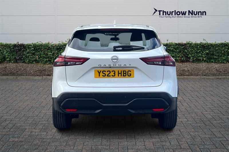Nissan Qashqai Acenta Premium 1.3 Dig-t Hybrid Startstop 140Ps YS23HBG White #4