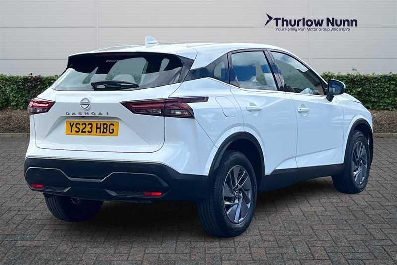 Nissan Qashqai Acenta Premium 1.3 Dig-t Hybrid Startstop 140Ps YS23HBG White #3