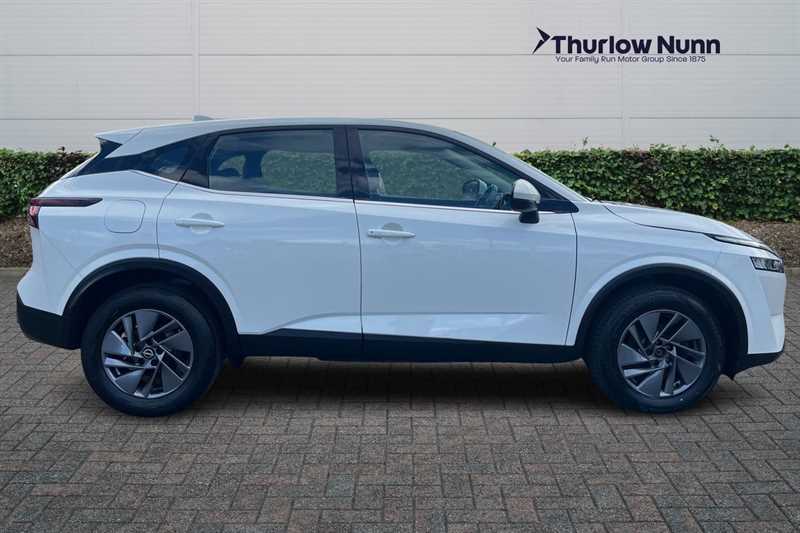 Nissan Qashqai Acenta Premium 1.3 Dig-t Hybrid Startstop 140Ps YS23HBG White #2
