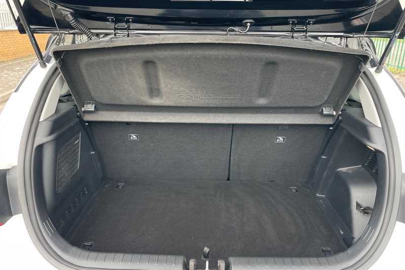 Hyundai I20 Hatchback White #24