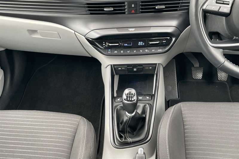 Hyundai I20 Hatchback White #16