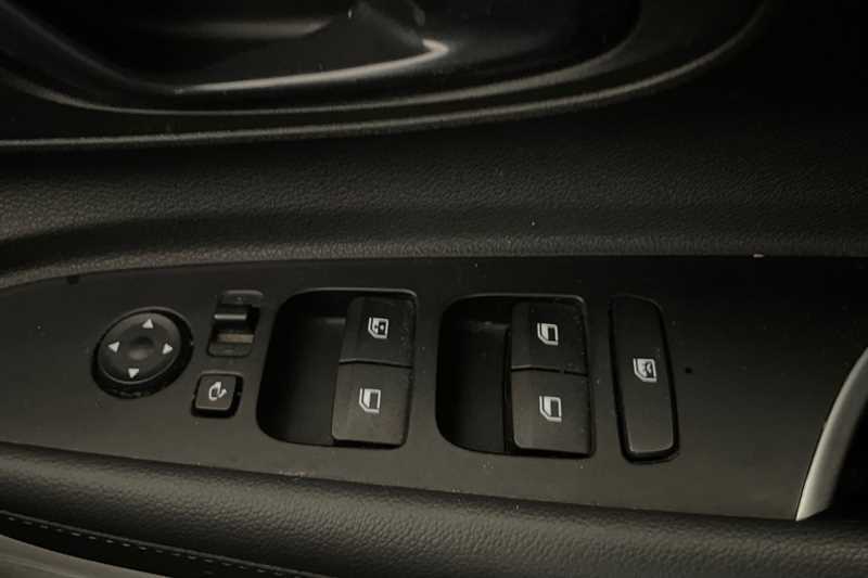 Hyundai I20 Hatchback White #18