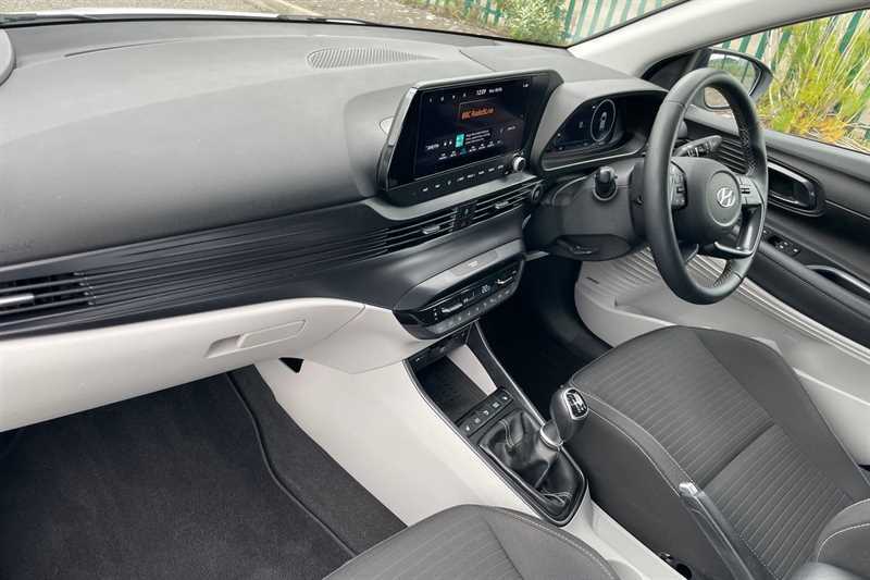 Hyundai I20 Hatchback White #15