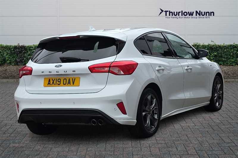 Ford Focus 1.0T Ecoboost St-line Hatchback AX19OAV White #3