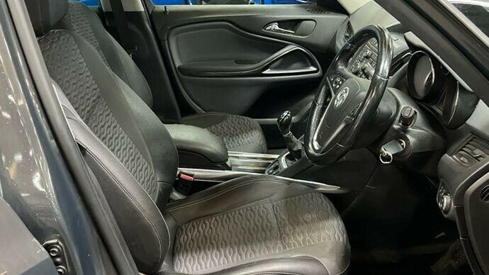 Vauxhall Zafira Tourer Tourer Tech Line Cdti Silver #7