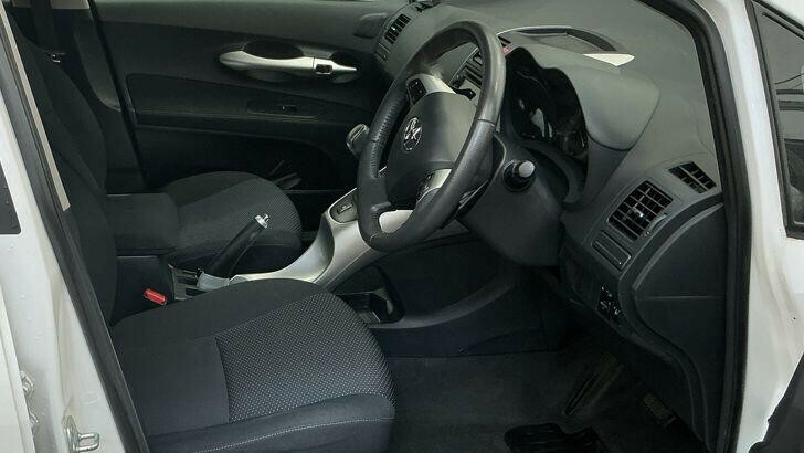 Toyota Auris Hatchback  #7