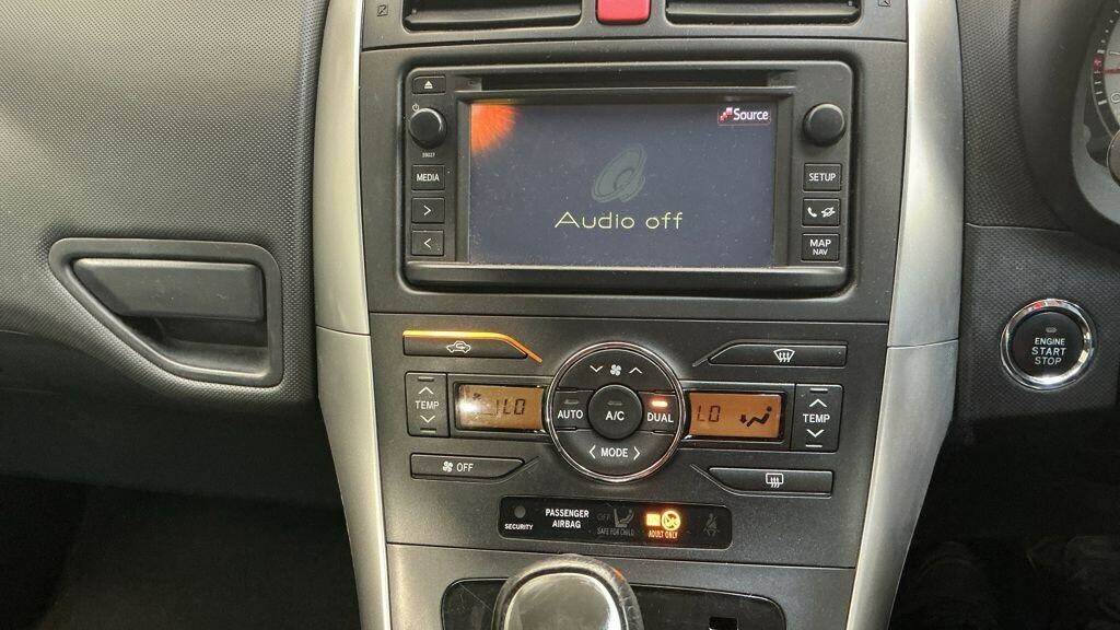 Toyota Auris Hatchback  #8