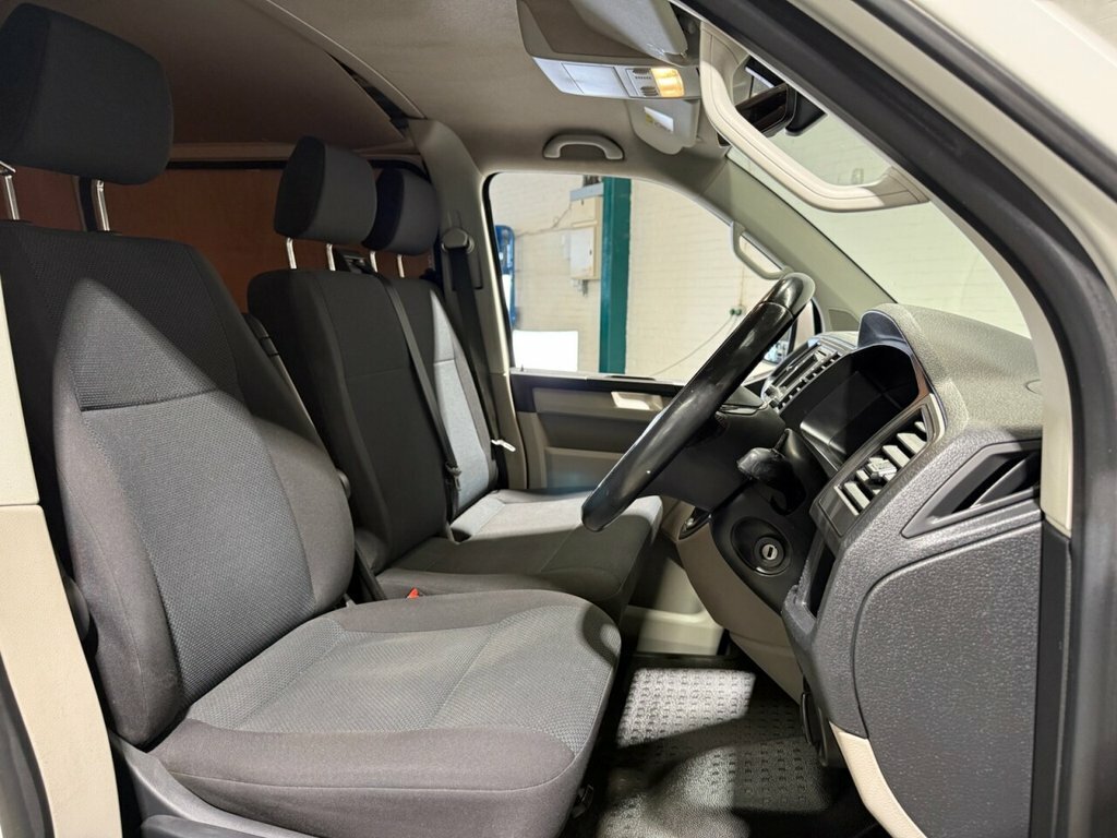 Volkswagen Transporter 2L Highline RE69BVD White #4