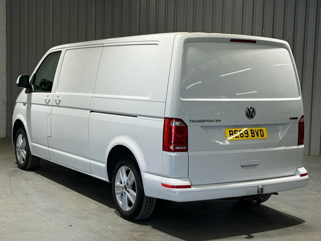 Volkswagen Transporter 2L Highline RE69BVD White #2