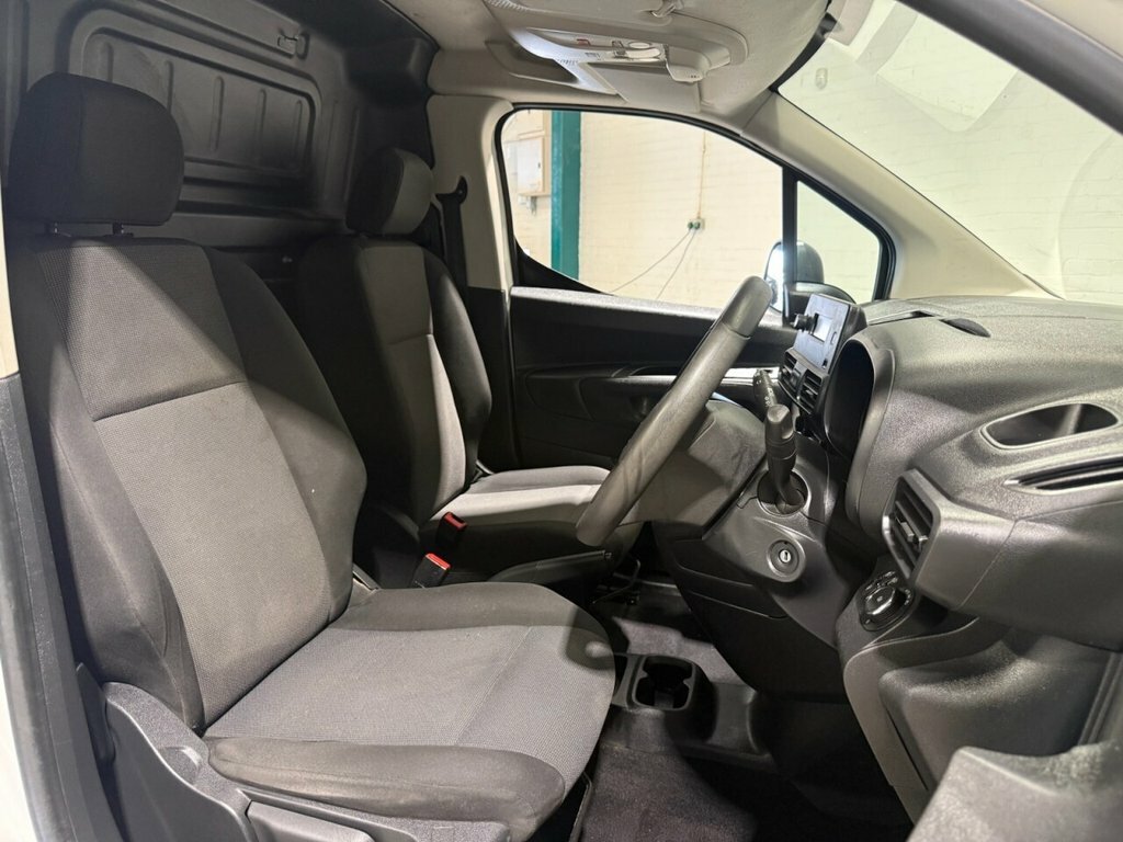 Vauxhall Combo 1.5L Sportive DY70WMJ White #6