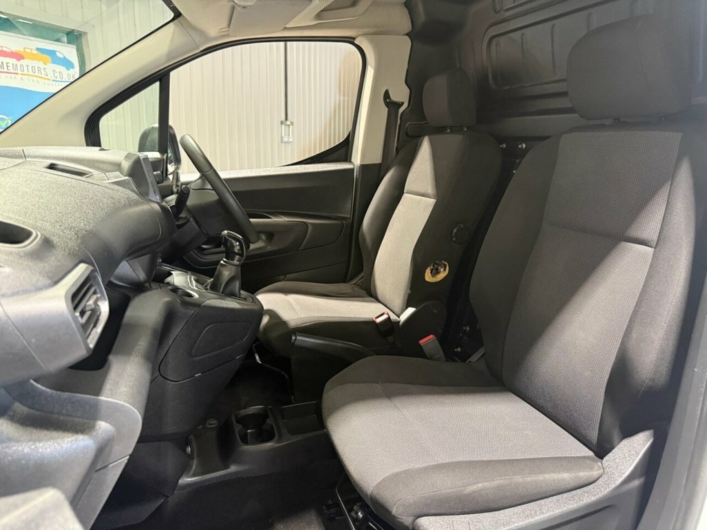 Vauxhall Combo 1.5L Sportive DY70WMJ White #4