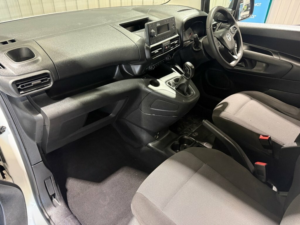 Vauxhall Combo 1.5L Sportive DY70WMJ White #5