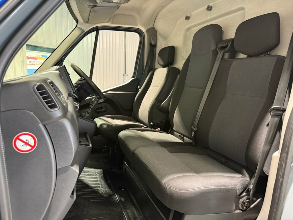 Nissan InterStar 2.3L Tekna Grey #4