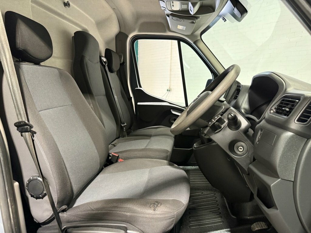 Nissan InterStar 2.3L Tekna Grey #3