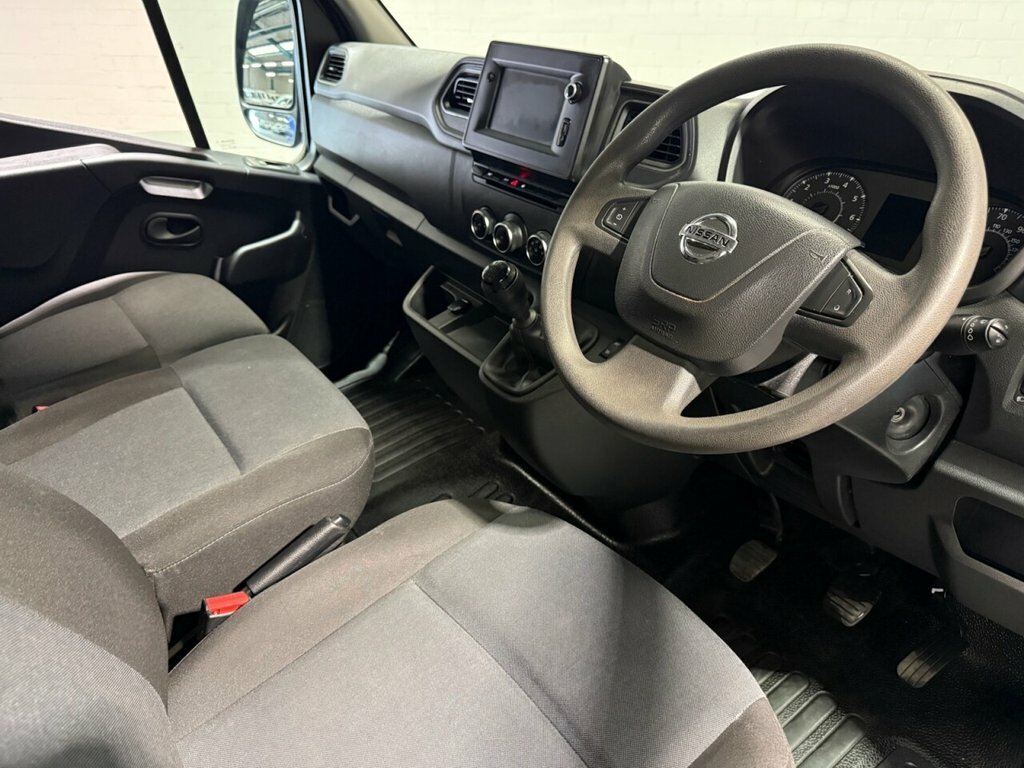 Nissan InterStar 2.3L Tekna Grey #5