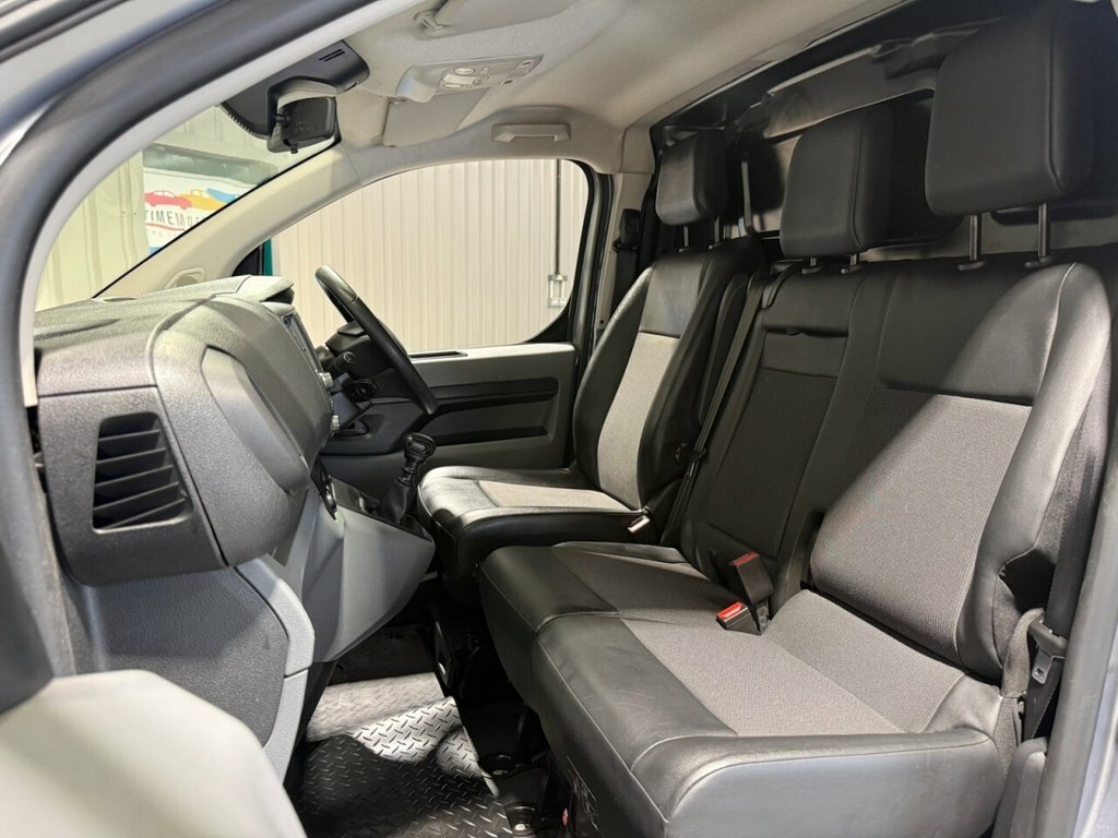 Vauxhall Vivaro 2L Sportive FE71TPV Grey #5