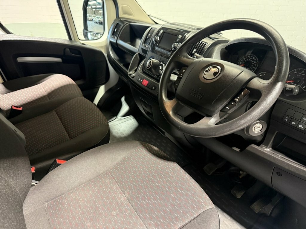 Vauxhall Movano 2.2L Dynamic White #3