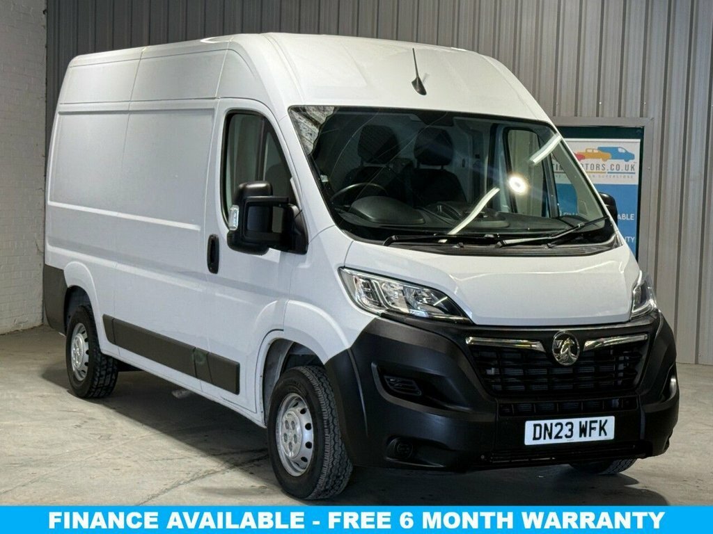 Vauxhall Movano 2.2L Dynamic White
