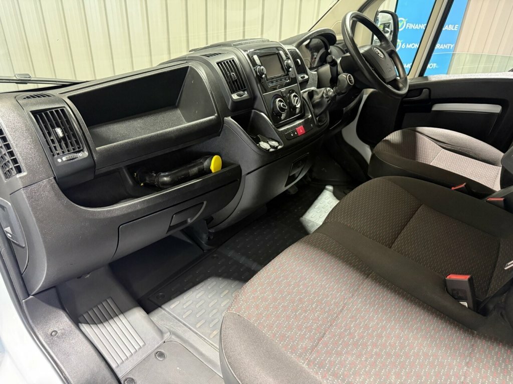 Vauxhall Movano 2.2L Dynamic White #6